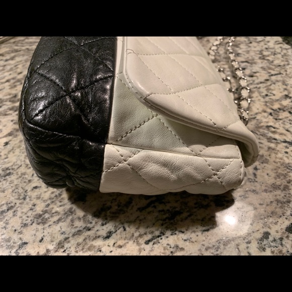 Chanel two tone flap bag - Picture 5 of 8